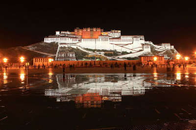 11 Days Lhasa-Nyingchi-Yamdroktso-Shigatse-Mt. Everest-Namtso Lake Tour