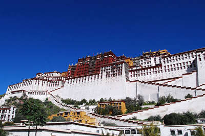 12 Days Lhasa-Nyingchi-Yamdroktso-Shigatse-Mt. Everest-Namtso Lake Tour