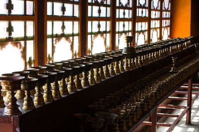 9 days Lhasa-Yamdroktso-Shigatse-Mt. Everest-Namtso Lake Tour