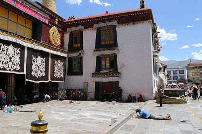 9 days Lhasa-Yamdroktso-Shigatse-Mt. Everest-Namtso Lake Tour