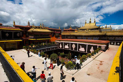 8 days Lhasa-Yamdroktso-Shigatse-Mt. Everest Tour