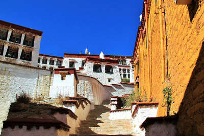 12 Days Lhasa-Nyingchi-Yamdroktso-Shigatse-Mt. Everest-Namtso Lake Tour
