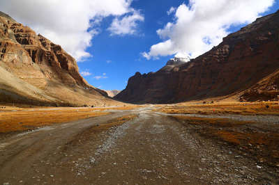 11 Days Lhasa-Nyingchi-Yamdroktso-Shigatse-Mt. Everest-Namtso Lake Tour