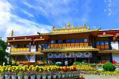 9 days Lhasa-Yamdroktso-Shigatse-Mt. Everest-Namtso Lake Tour